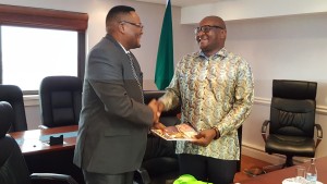 Zambia's High Commissioner to South Africa, His Excellency Mr. Emmanuel Mwamba (l) presents a gift to Premier for Gauteng Province, Mr. David Makhura. This was at the Premier's office in Johannesburg on 24th November, 2016